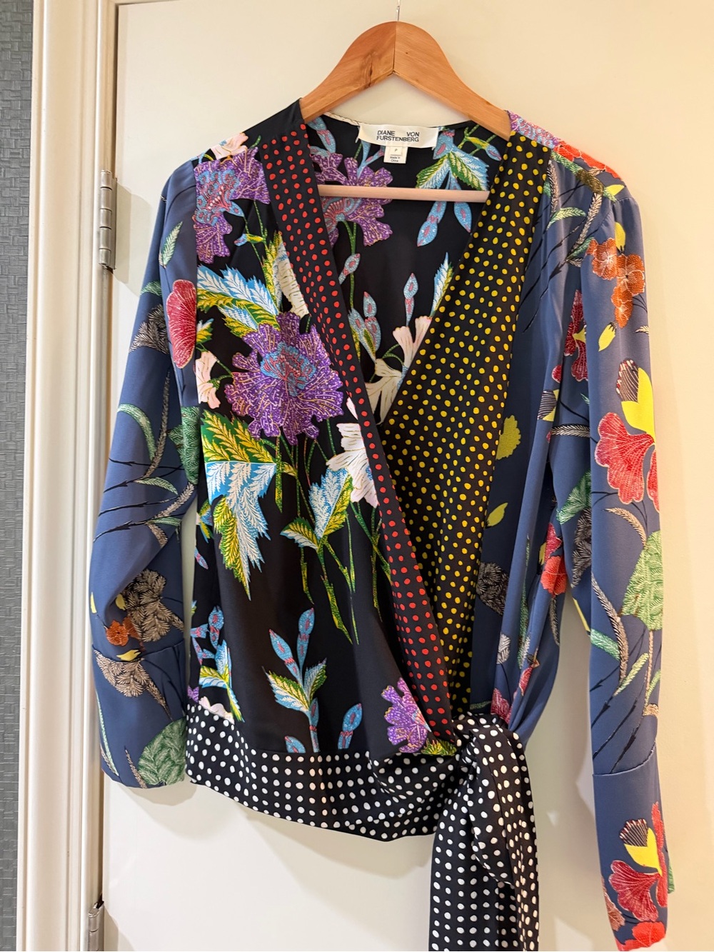 Diane von Furstenberg Navy Floral Wrap Top with Polka Dot Trim Size Petite
